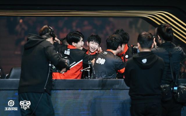 NAVI将对阵FaZe，G2将迎战 FURIA Esports 在IEM科隆2025小组赛首场比赛中