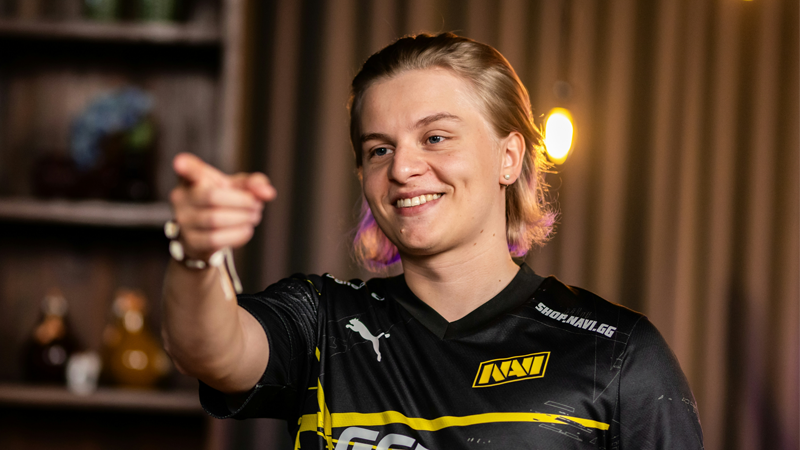 iG名宿秃子多？ rookie ：因为遗传的M型发型已植发