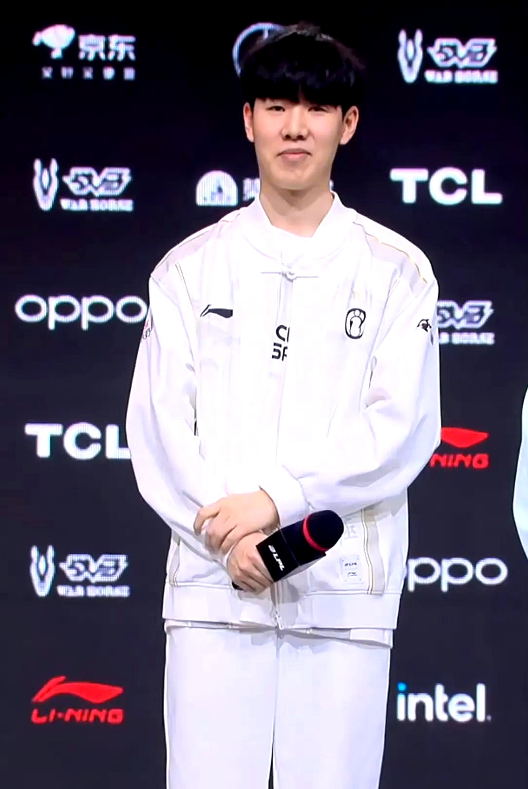 下载蜂鸟电竞比分APP，看王者荣耀KPL季后赛