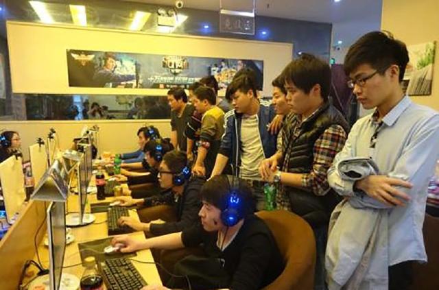 FPX赛后群访 教练：派克和乌鸦没能打出训练赛的效果 很可惜